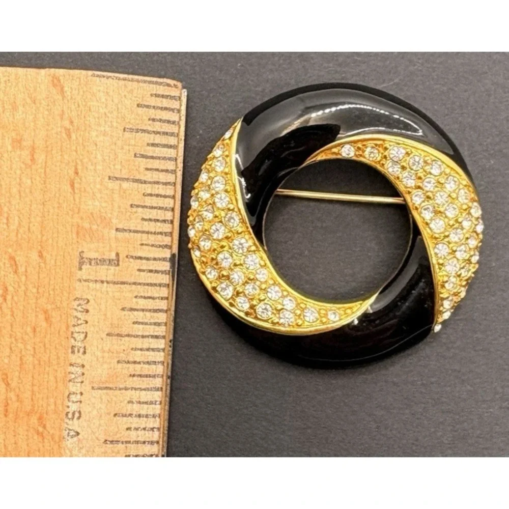 Vintage Napier Open Circle Twist Brooch Rhinestones Black‎ Enamel Gold Tone